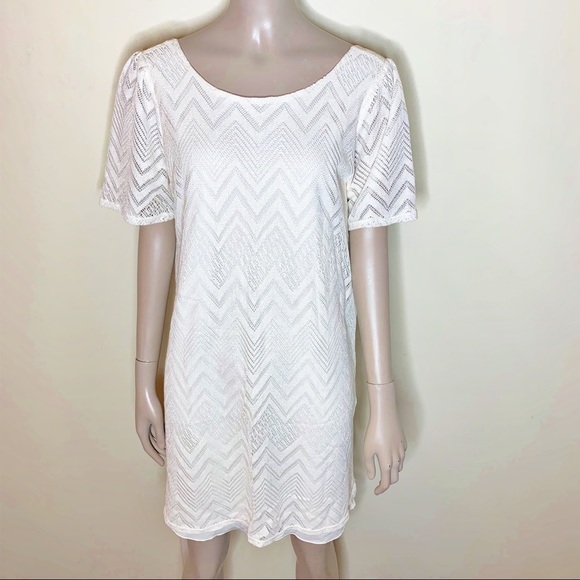 Everly Dresses & Skirts - Everly Chevron White shift dress Large